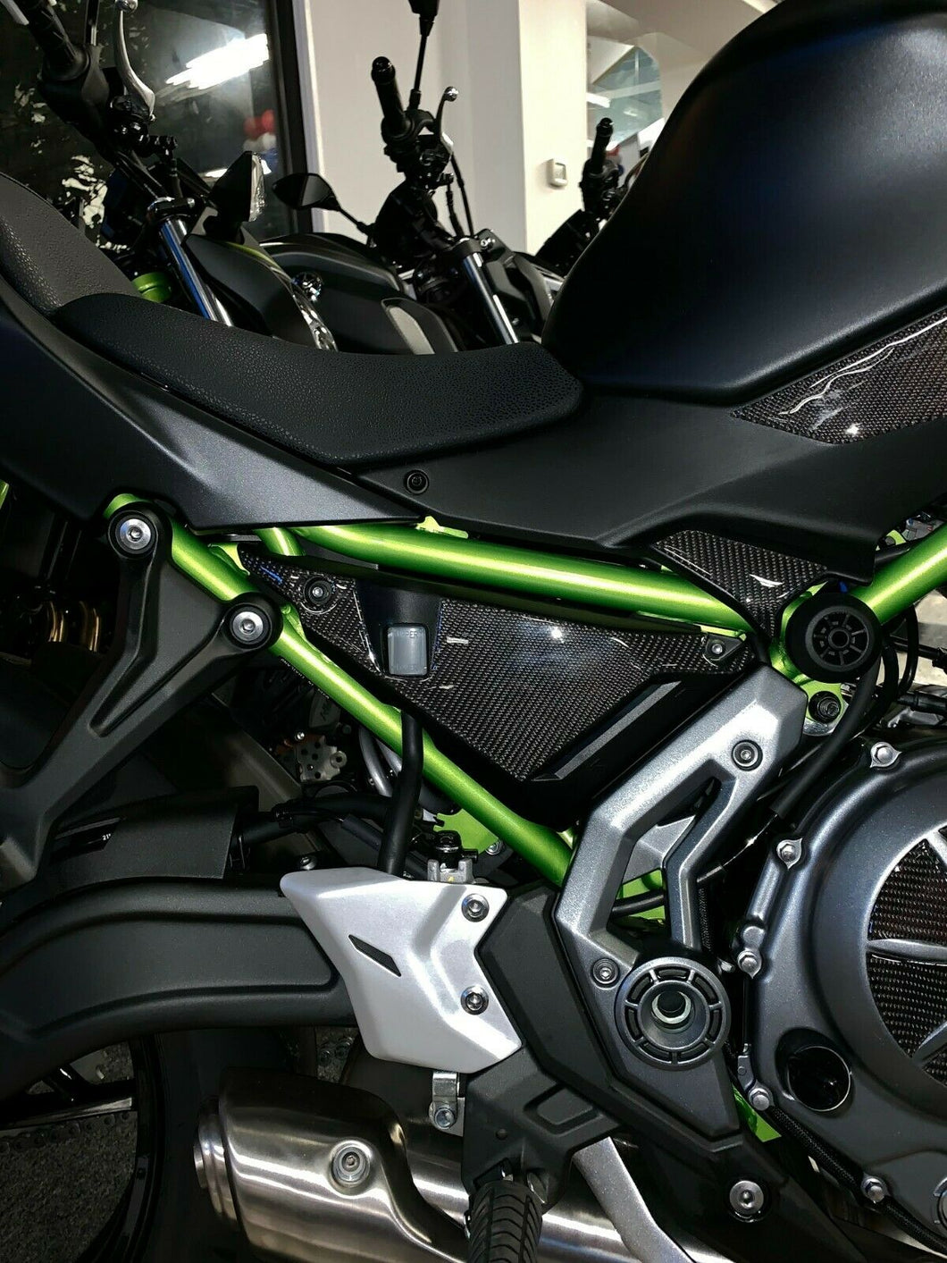 Real carbon fiber Fit Kawasaki Z650 sides brake liquid tank panel pads Trim
