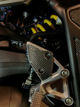 Load image into Gallery viewer, Dry carbon fiber Fit Honda CB650R BOTH sides DRIVER FOOT PEG REST trim protector